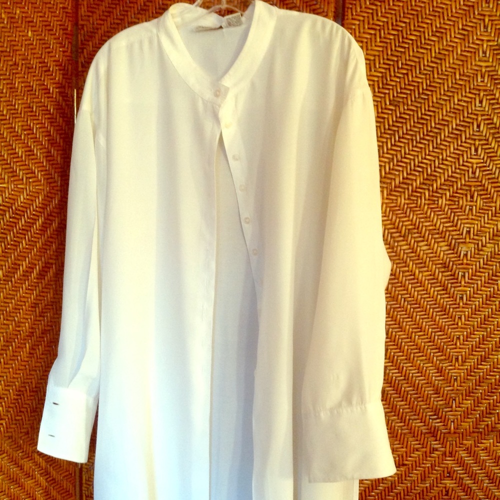 Flowy white button-up blouse 22W